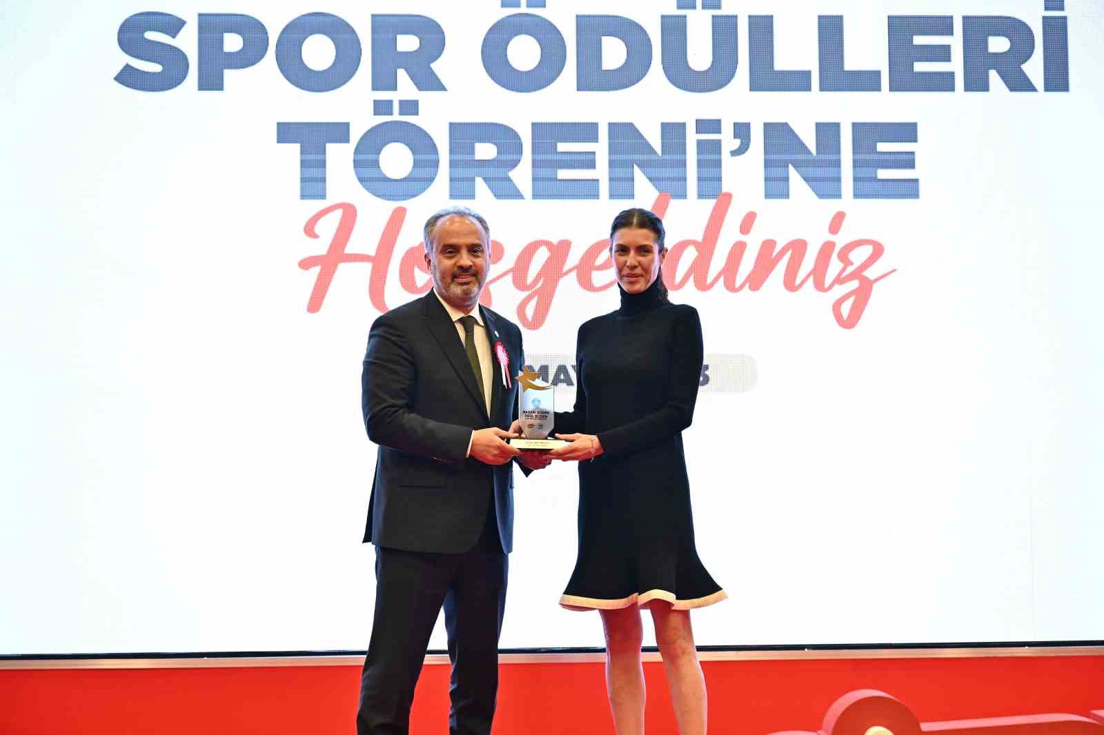 Bursa’da sporun yıldızlarına ödül yağdı