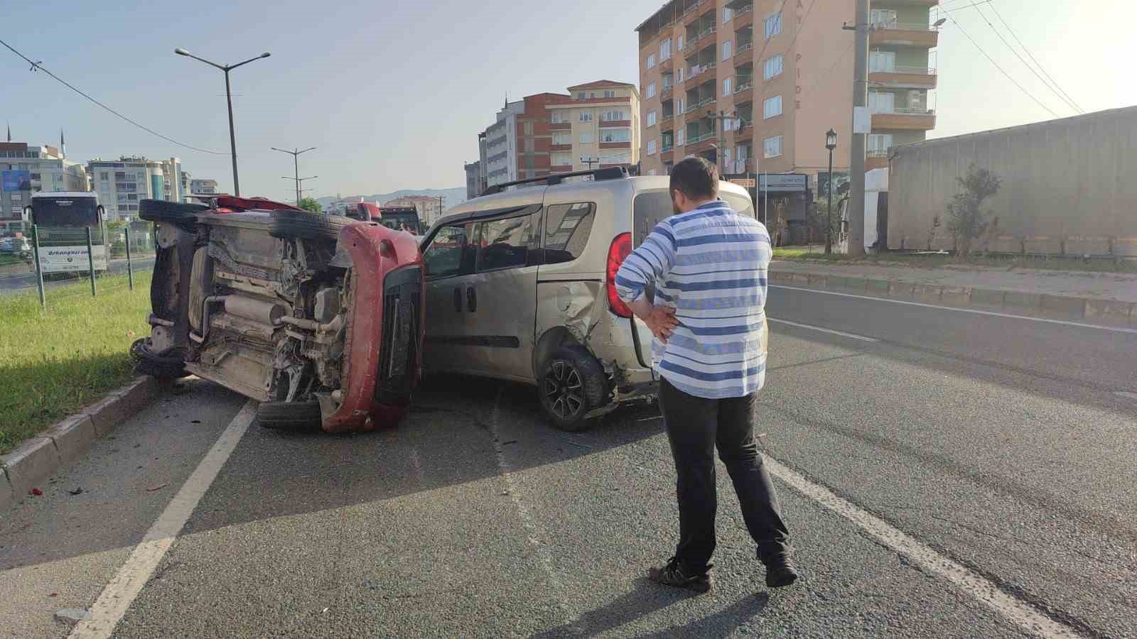 Yol verme tartışması kazayla sonuçlandı: 3 yaralı