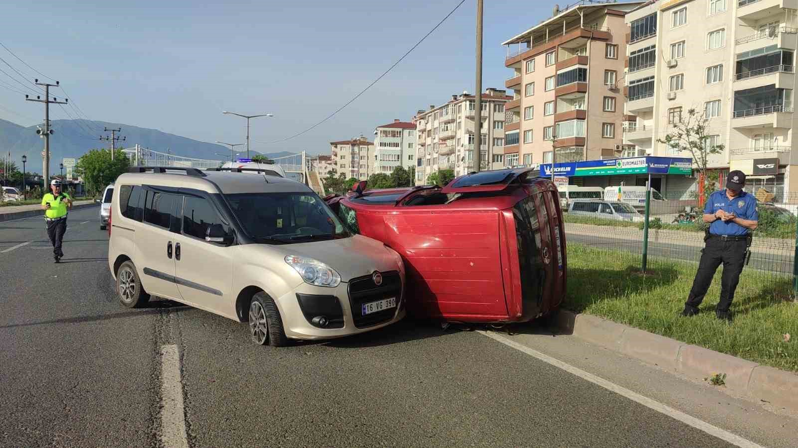 Yol verme tartışması kazayla sonuçlandı: 3 yaralı