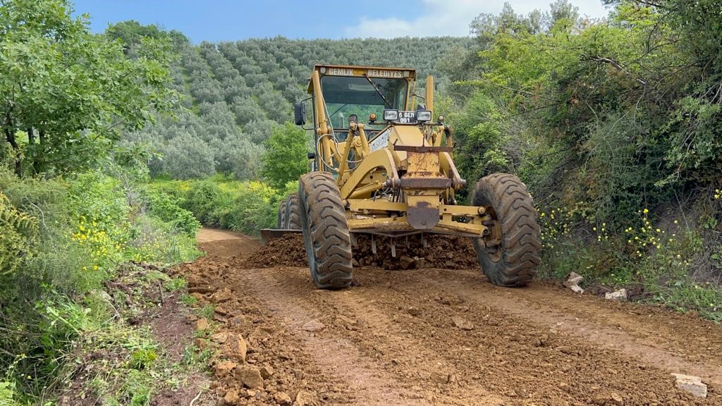 Gemlik’te çiftçilere arazi yolu desteği