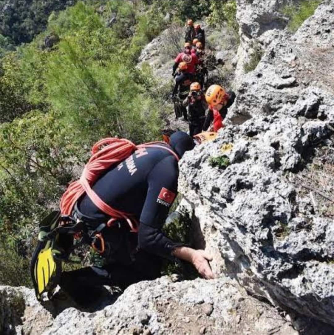 Tüm ekipler kanyonda kayıp diye onu arıyordu...28 saat sonra evden çıktı