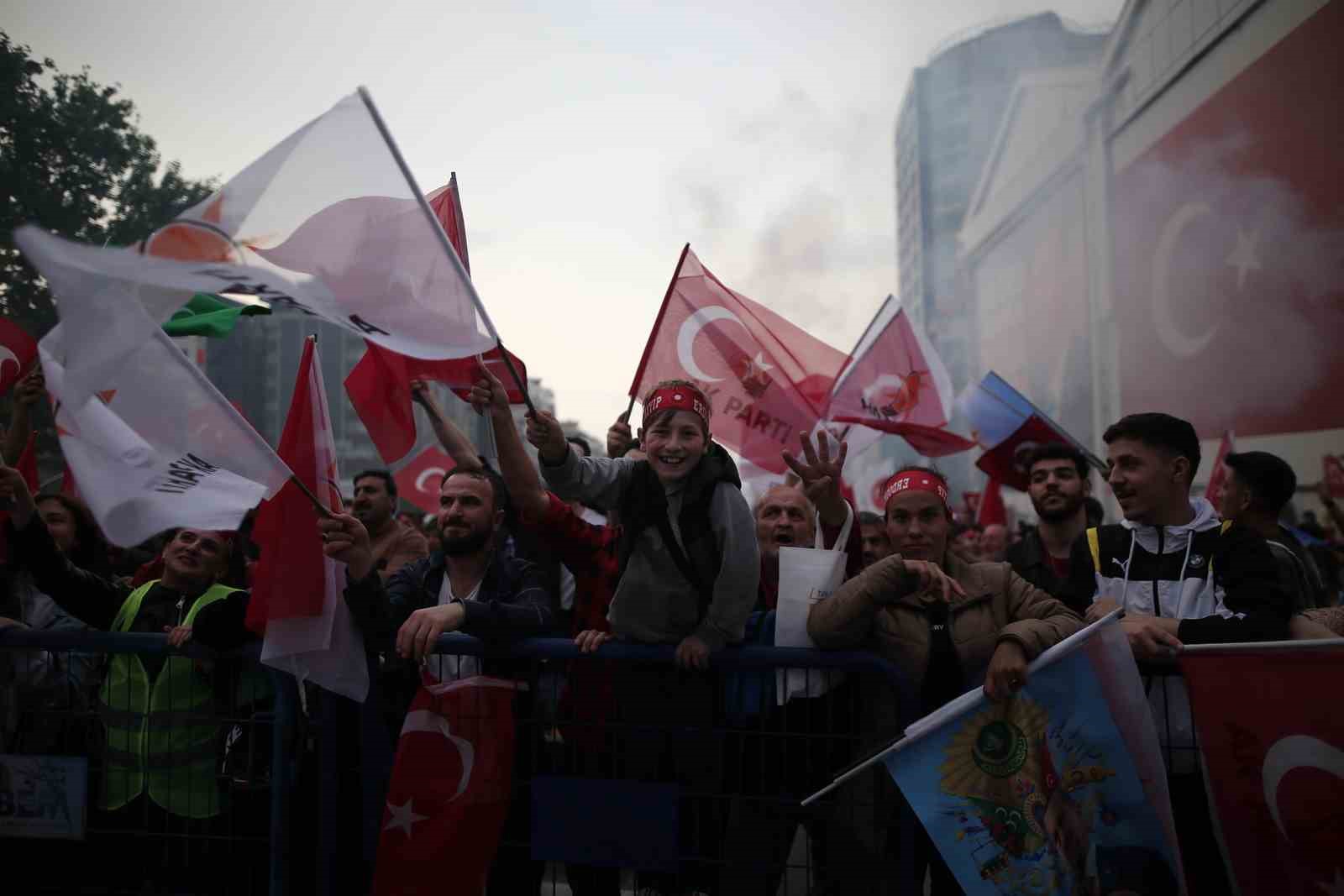 Cumhurbaşkanı Erdoğan’a yüksek destek veren Bursa’da coşkulu kutlama