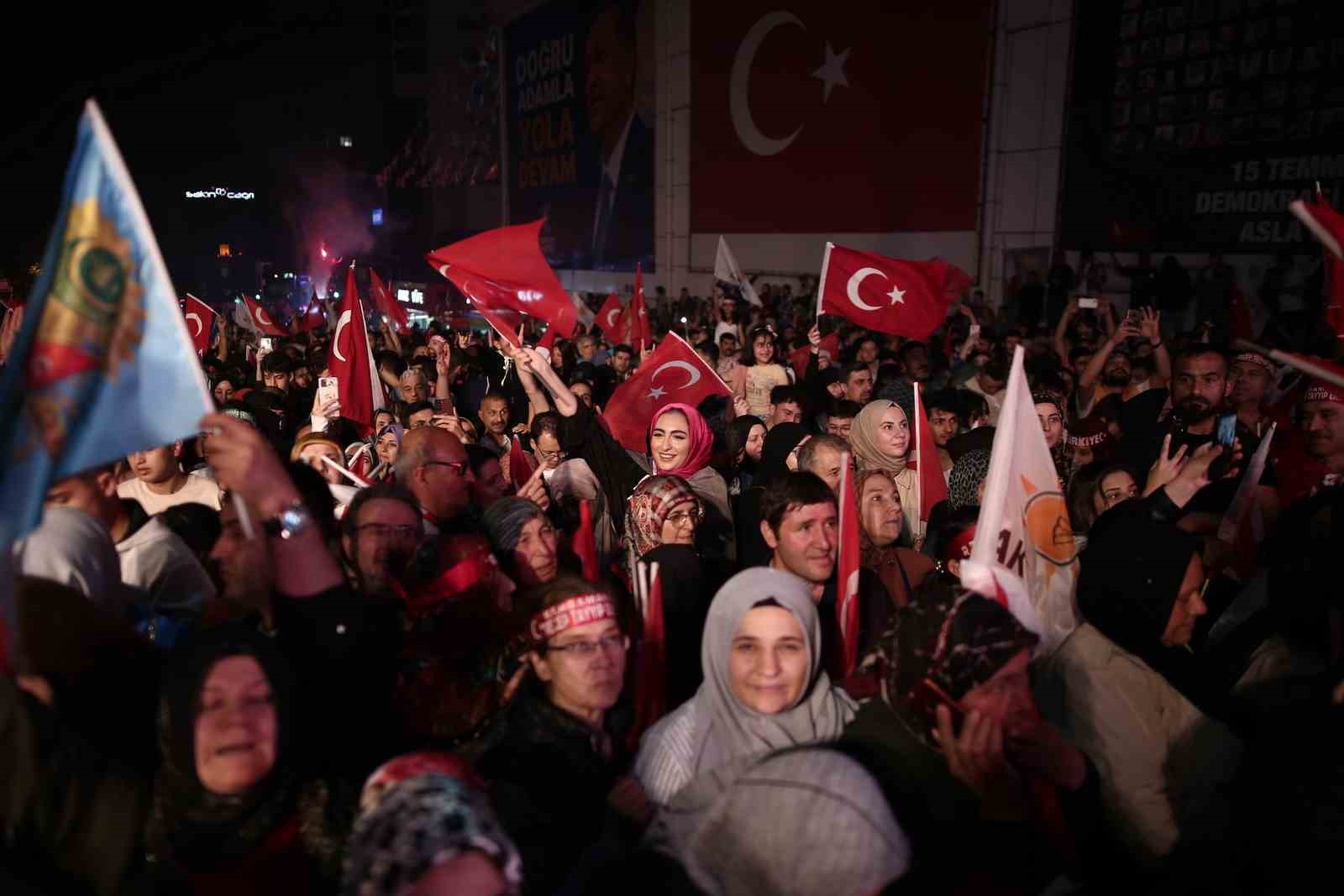 Cumhurbaşkanı Erdoğan’a yüksek destek veren Bursa’da coşkulu kutlama