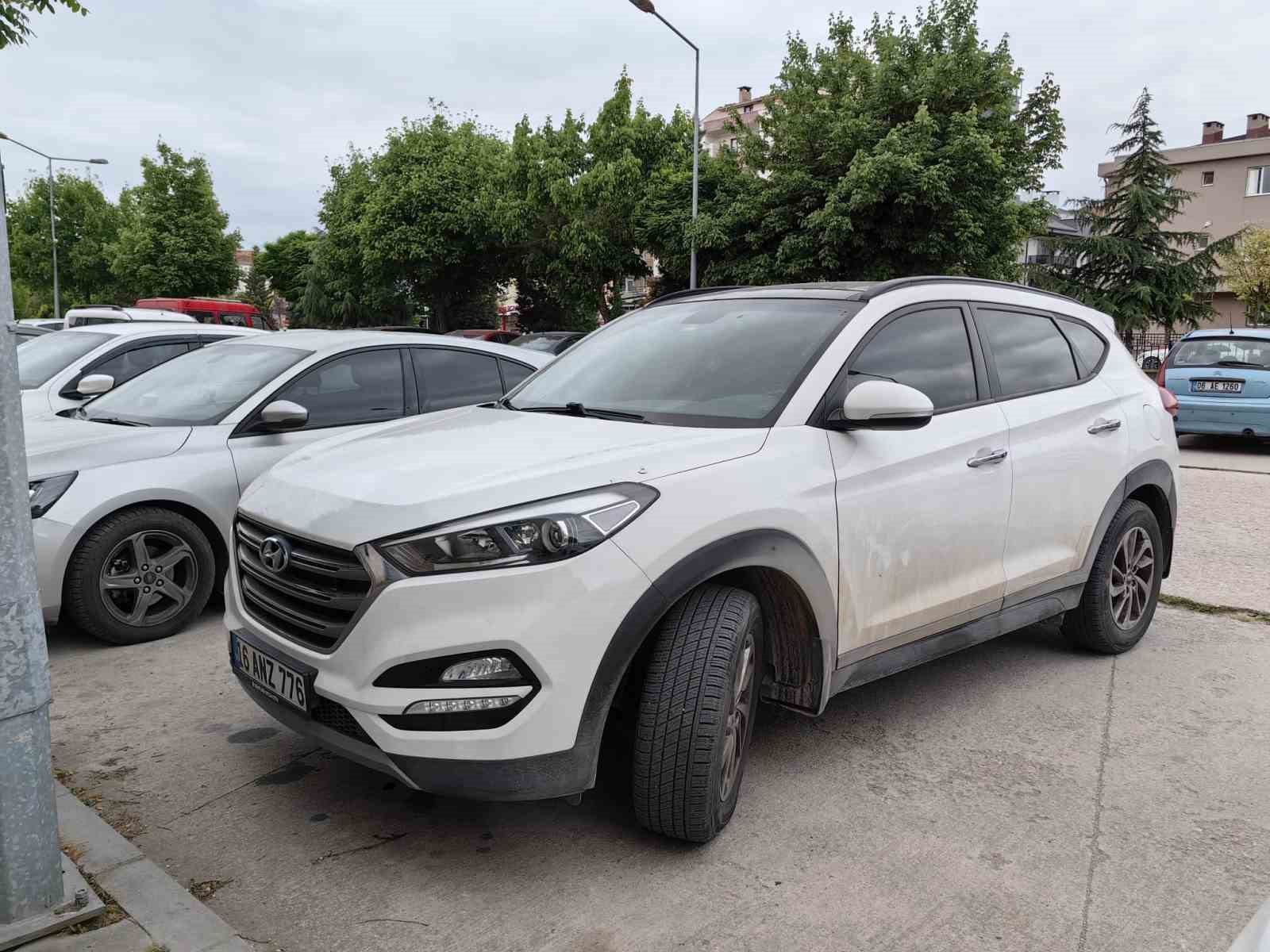 Yolun karşısına geçmek isteyen çocuk, otomobilin altında kaldı