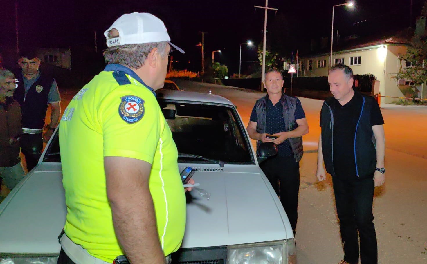 Polisin huzur uygulamasında kediyle imtihanı kamerada