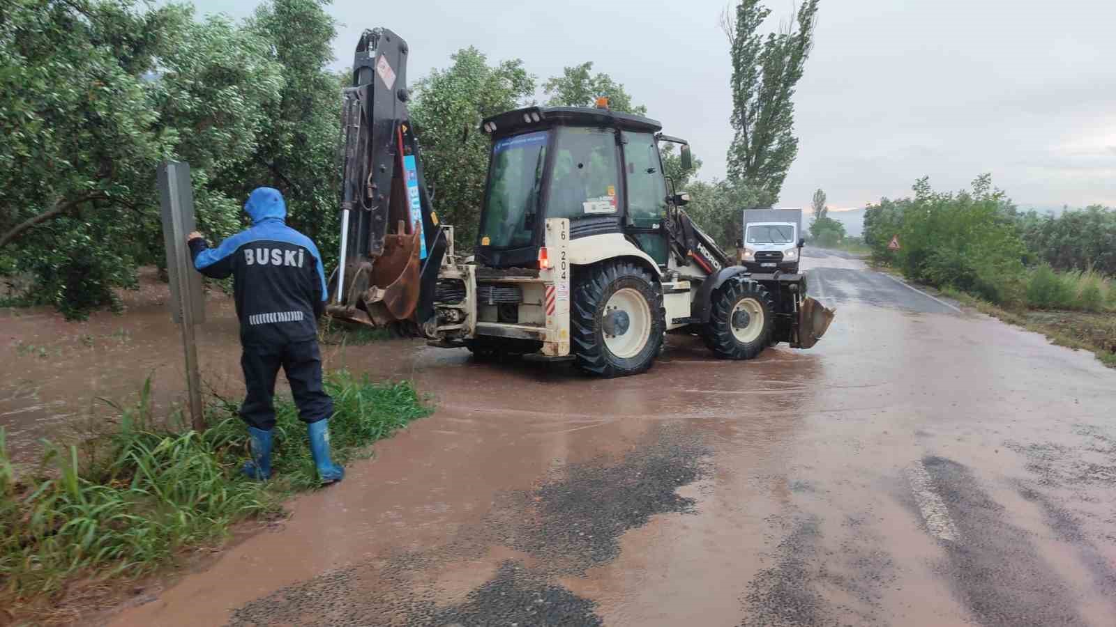 Orhangazi sele teslim oldu, yollar kapandı, evleri su batı