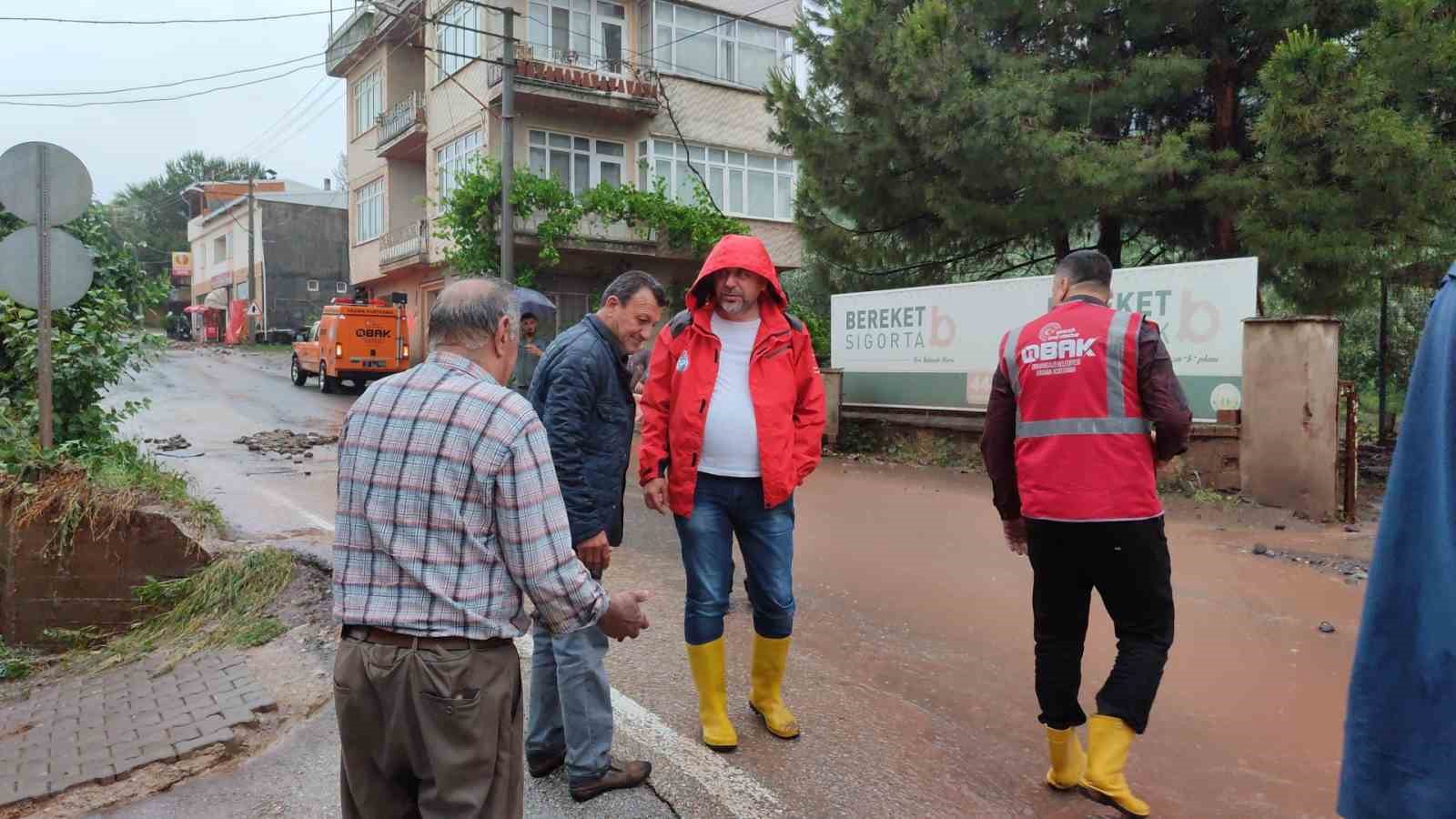 Orhangazi sele teslim oldu, yollar kapandı, evleri su batı