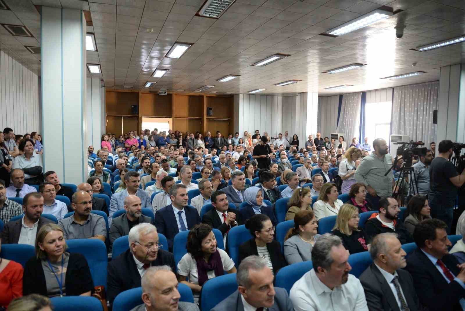 Uludağ Üniversitesi’nin yeni rektörü görevi devraldı