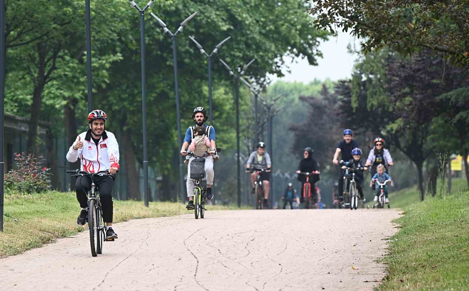 Büyükşehir Belediye Başkanı Aktaş pedal çevirdi