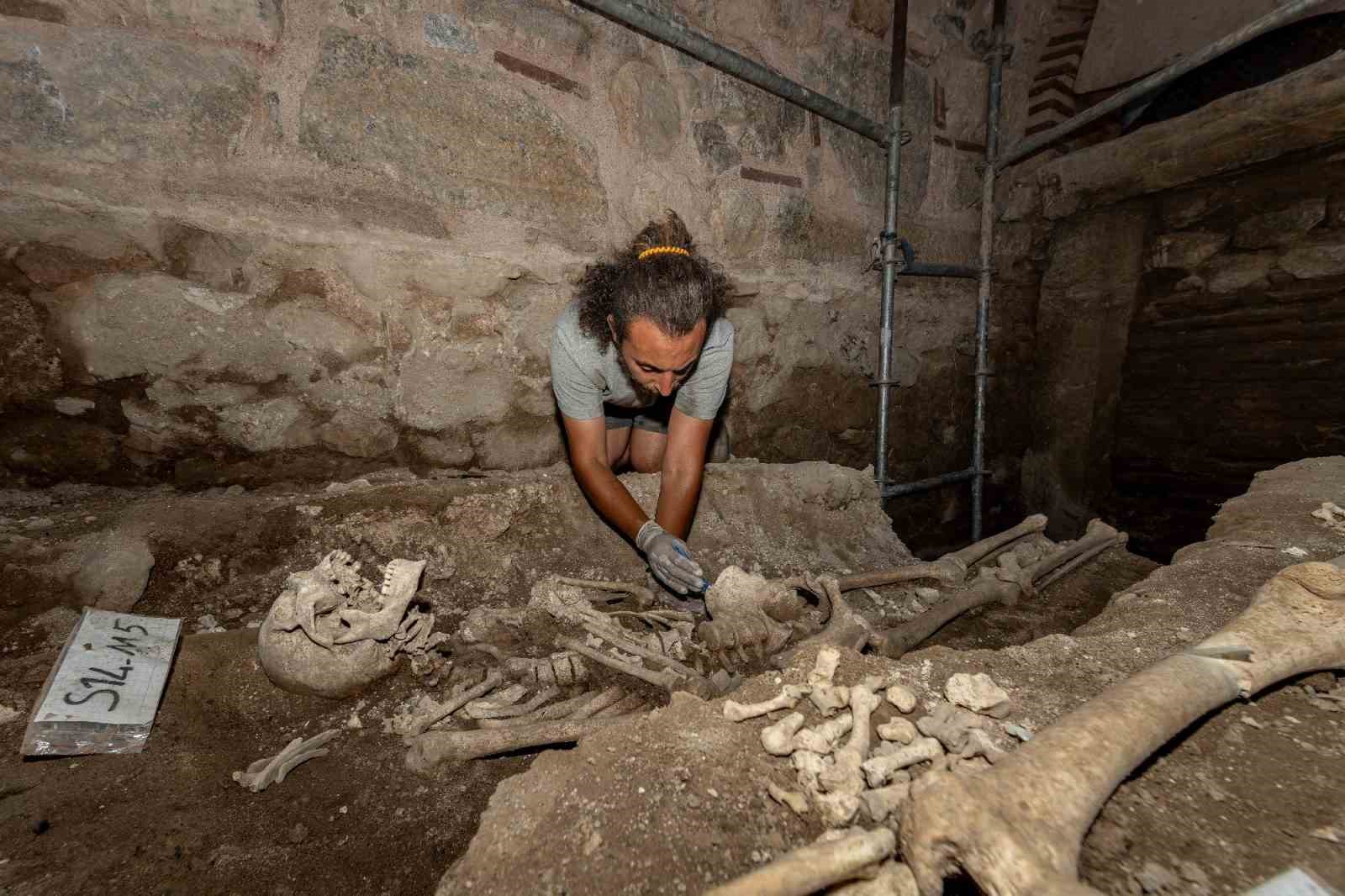 Tarihi İznik surlarında ‘mezarlık’ gizemi