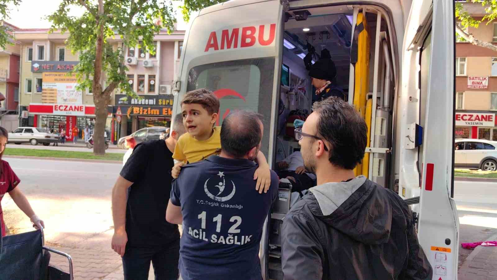 Kazaya karışan kadın sürücü gözyaşlarına boğuldu: 2 yaralı