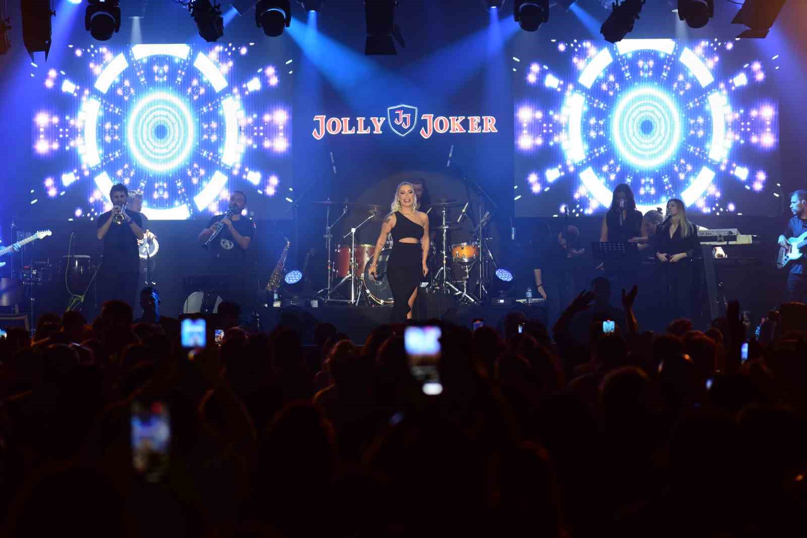 Bursa’da İrem Derici’den unutulmaz konser