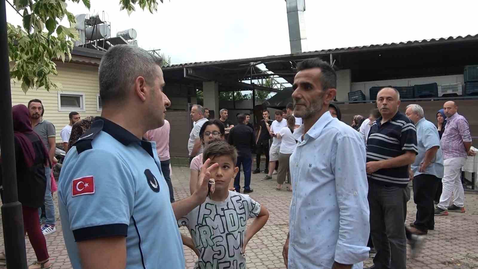 (Özel) Kurbanlık danaya girdiler, sosis teslim edilince isyan çıkardılar...Tonlarca et imha edildi