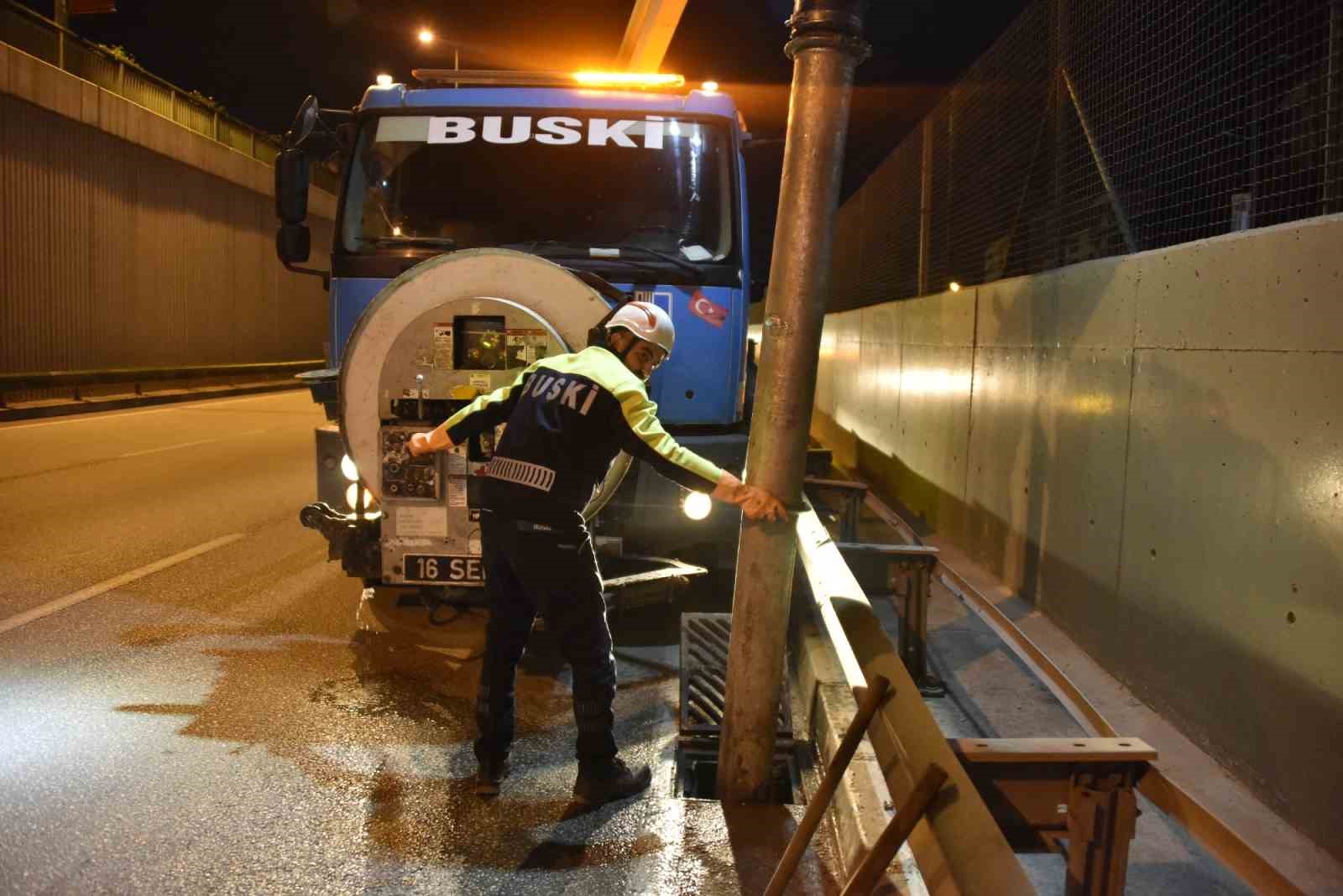 Şehir uykuda, BUSKİ iş başında