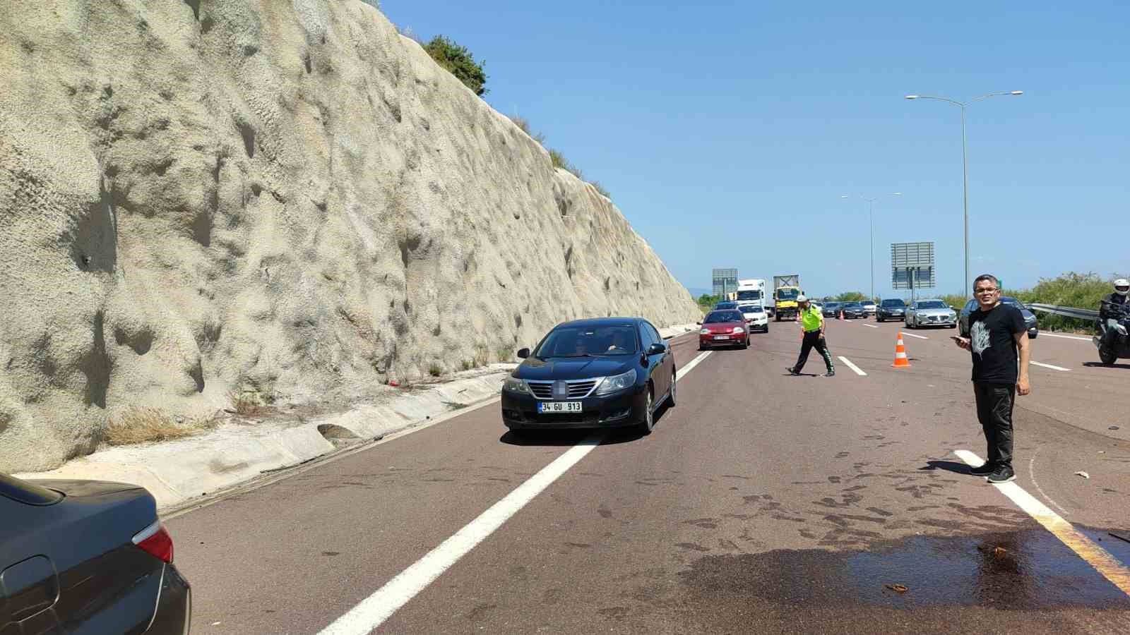 Otoyoldaki feci kaza araç kamerasında