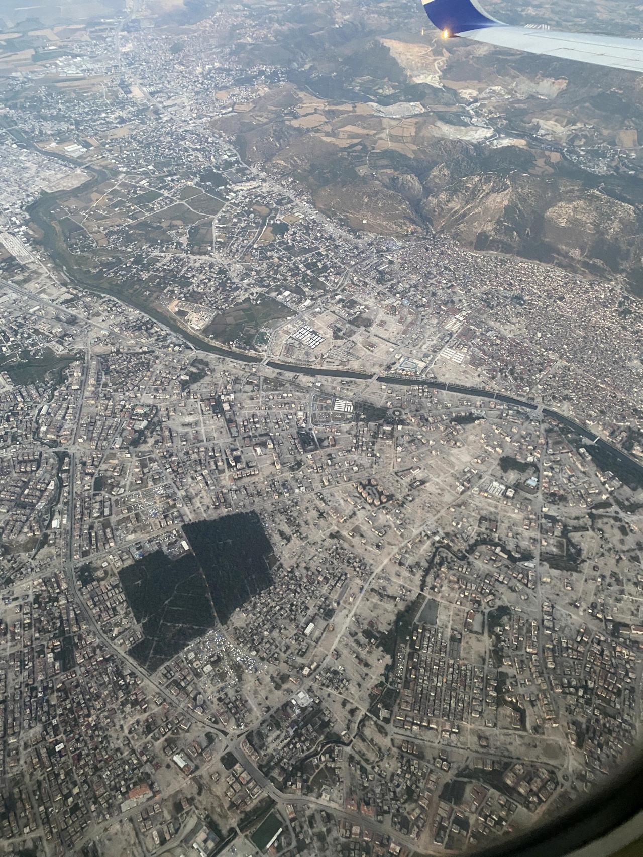 Hatay'da depremin izleri gökyüzünden görüntülendi