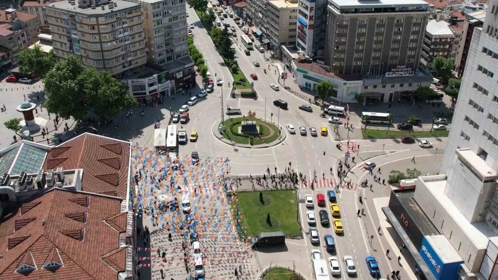 15 yıl önce yapılan ‘Osmangazi Heykeli’ yeni rengine kavuştu