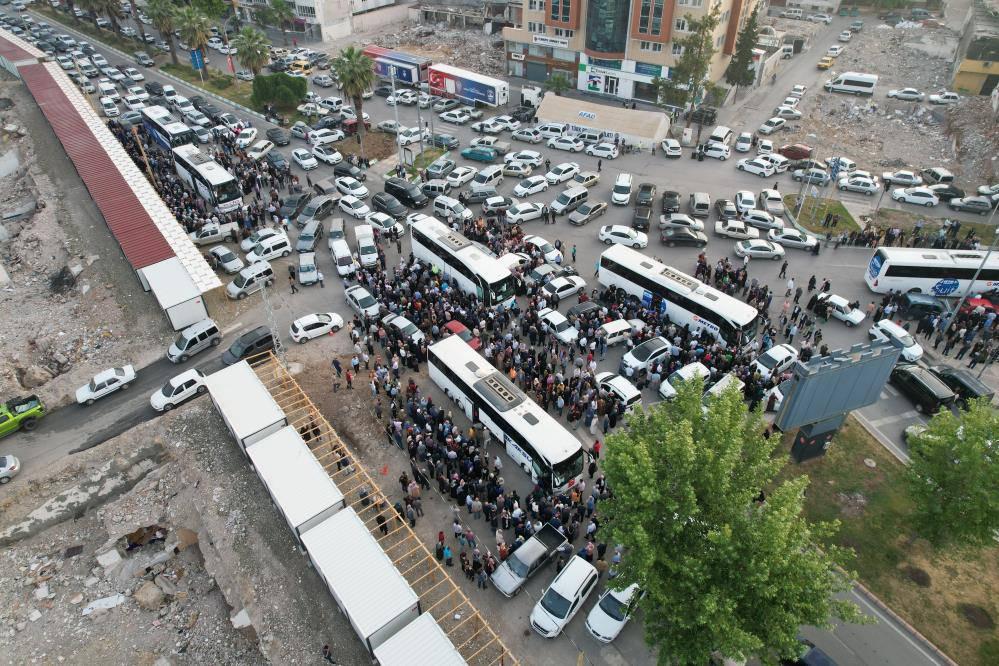 Deprem bölgesinden ilk hac kafilesi uğurlandı