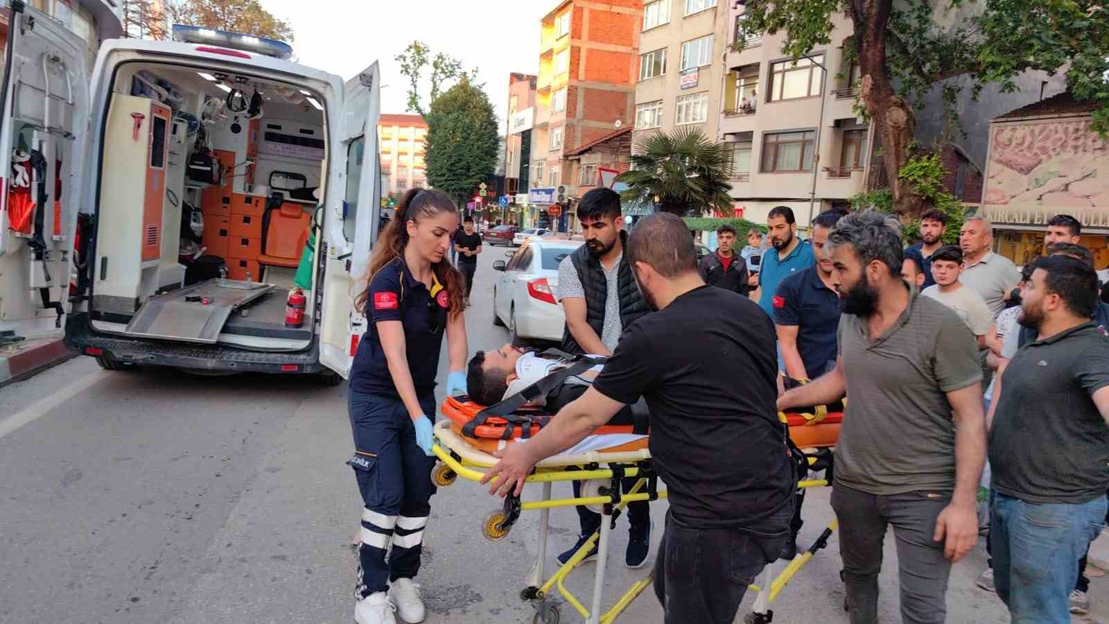 Otomobil ile çarpışan motosikletteki 2 kişi yaralandı