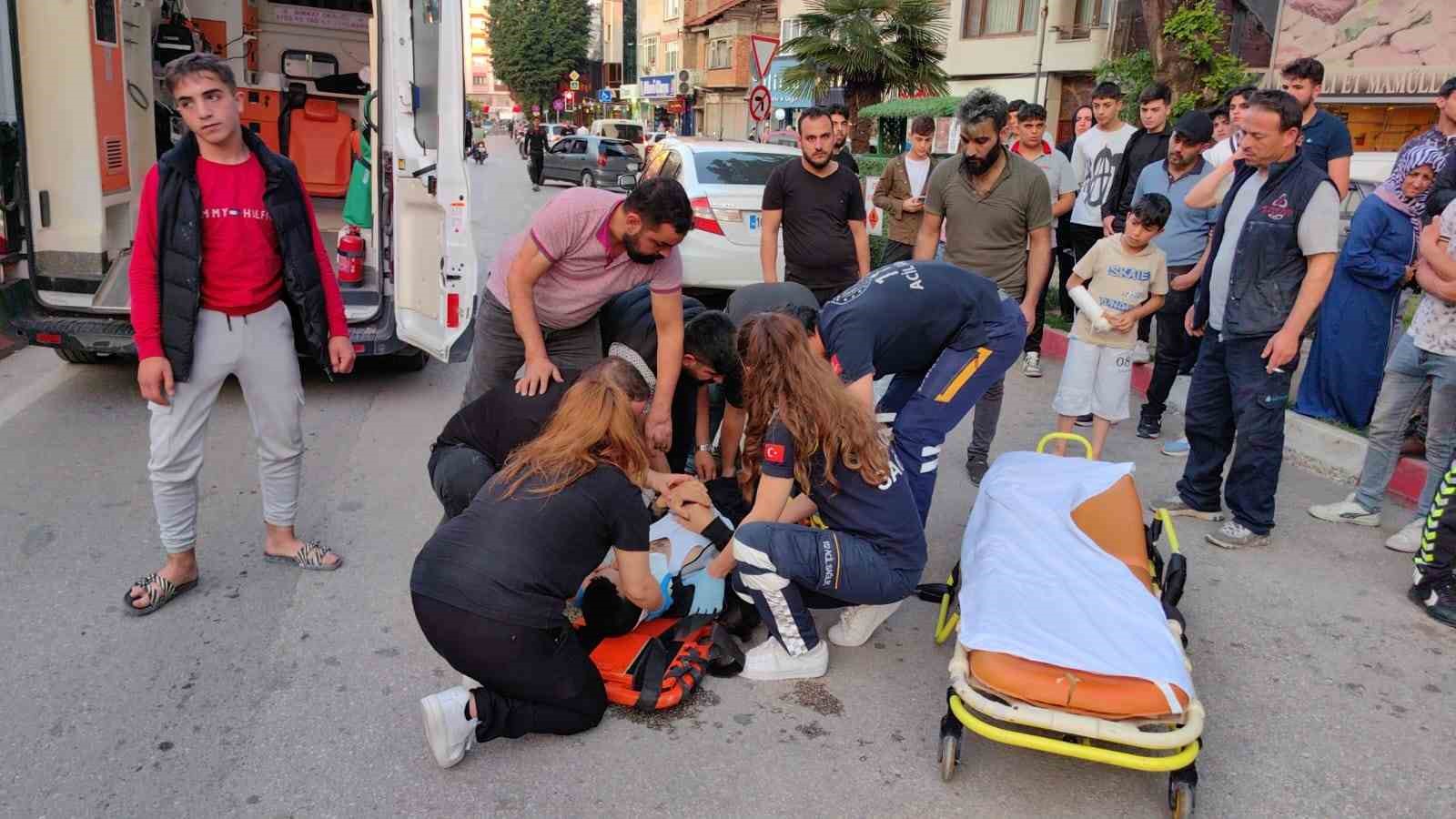 Otomobil ile çarpışan motosikletteki 2 kişi yaralandı