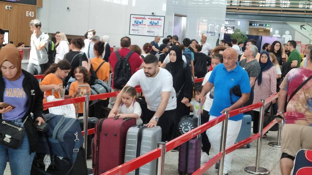 İstanbul Havalimanı’nda bayram yoğunluğu