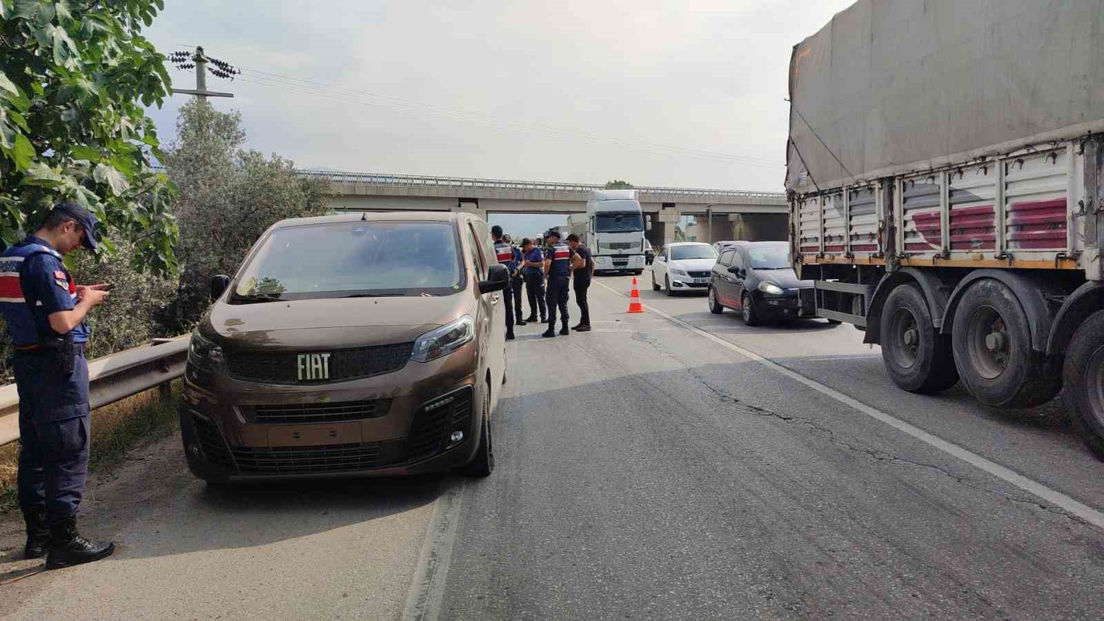 Serbest bölgeden sıfır kilometre minibüsü çalan zanlı yakalandı