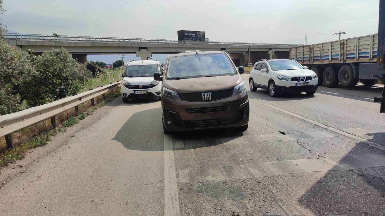 Serbest bölgeden sıfır kilometre minibüsü çalan zanlı yakalandı