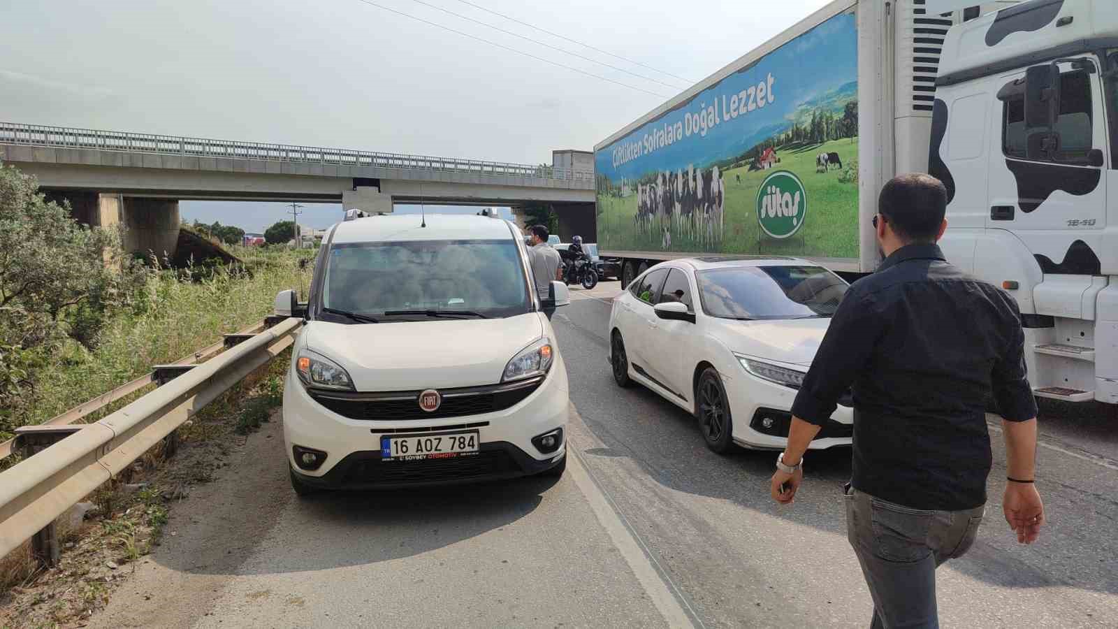 Serbest bölgeden sıfır kilometre minibüsü çalan zanlı yakalandı