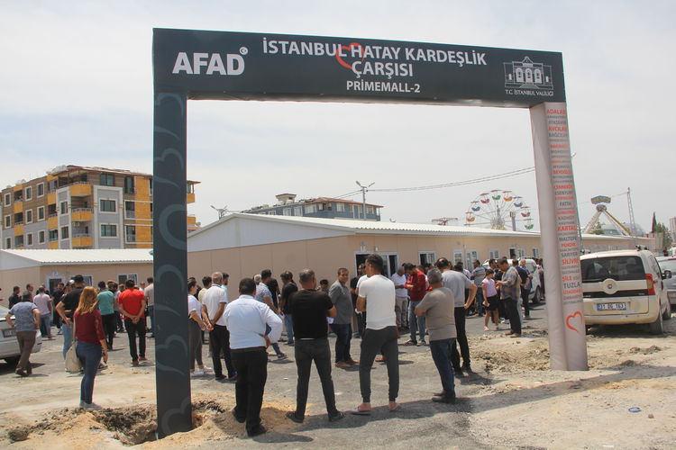 Hatay'da yapımı tamamlanan 200 prefabrik iş yerinin anahtarı teslim edildi