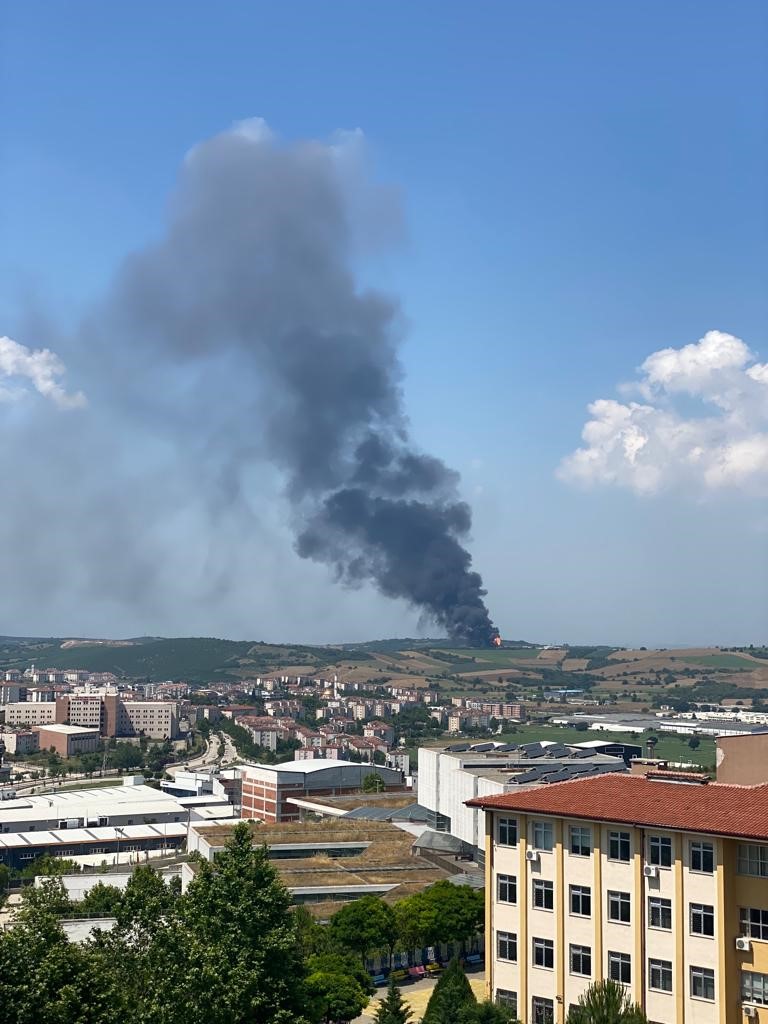 Bursa’da boya fabrikasında yangın: 2 yaralı