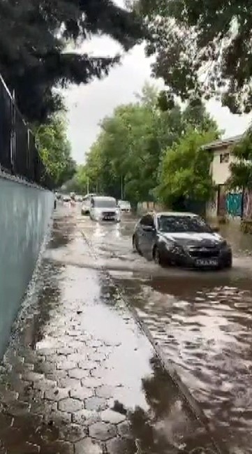 Yağmurlu havada bisikletinin hazin sonu kamerada