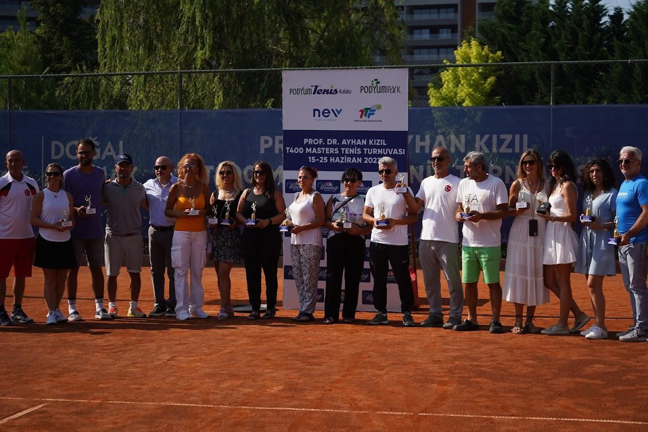 Tenis turnuvasında şampiyonlar belli oldu