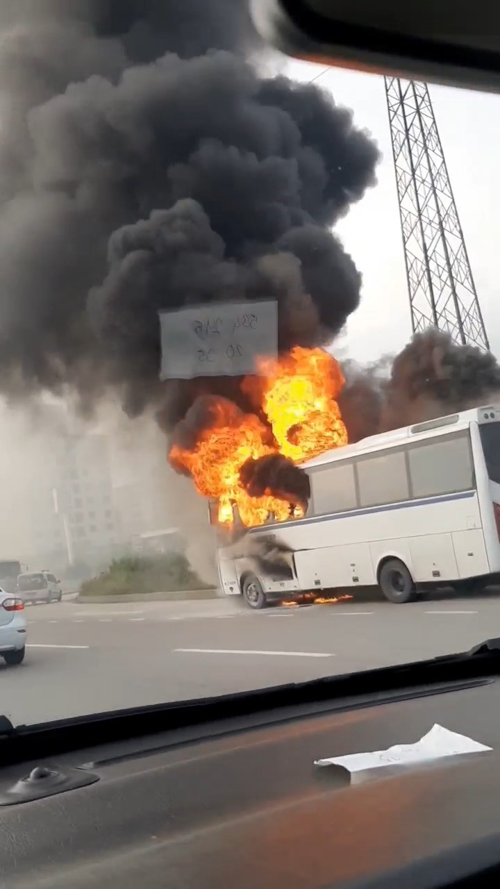 Bursa’da servis midibüsü alev alev yandı