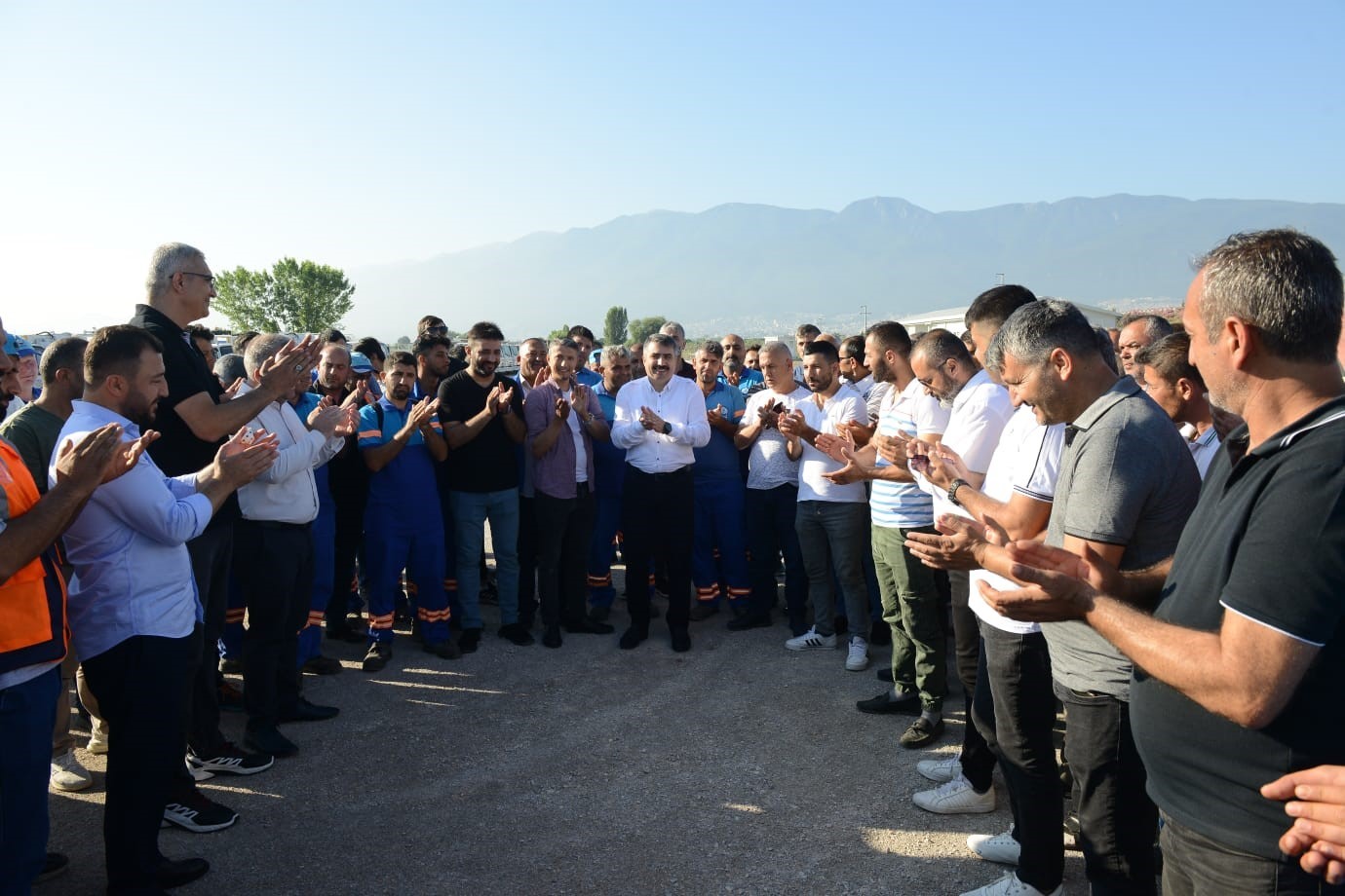 Başkan Yılmaz’dan şehir ailelerine bayram ziyareti