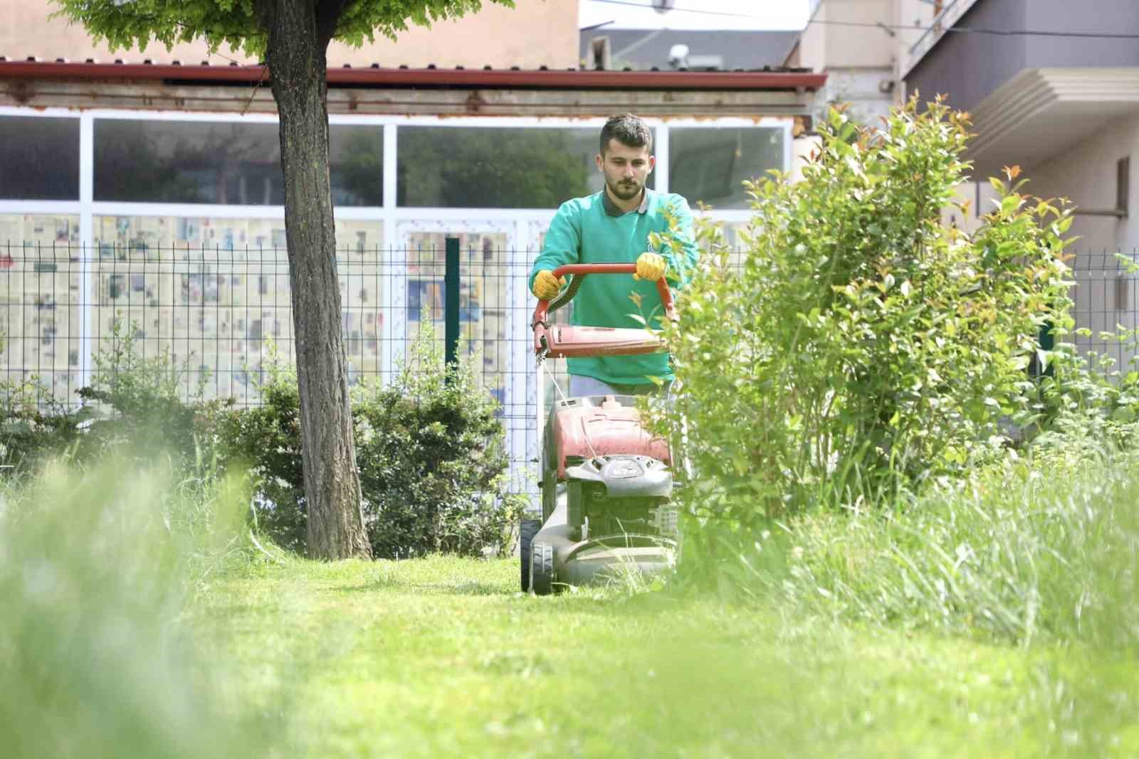 İnegöl’ün yeşil alanları yaza hazırlanıyor