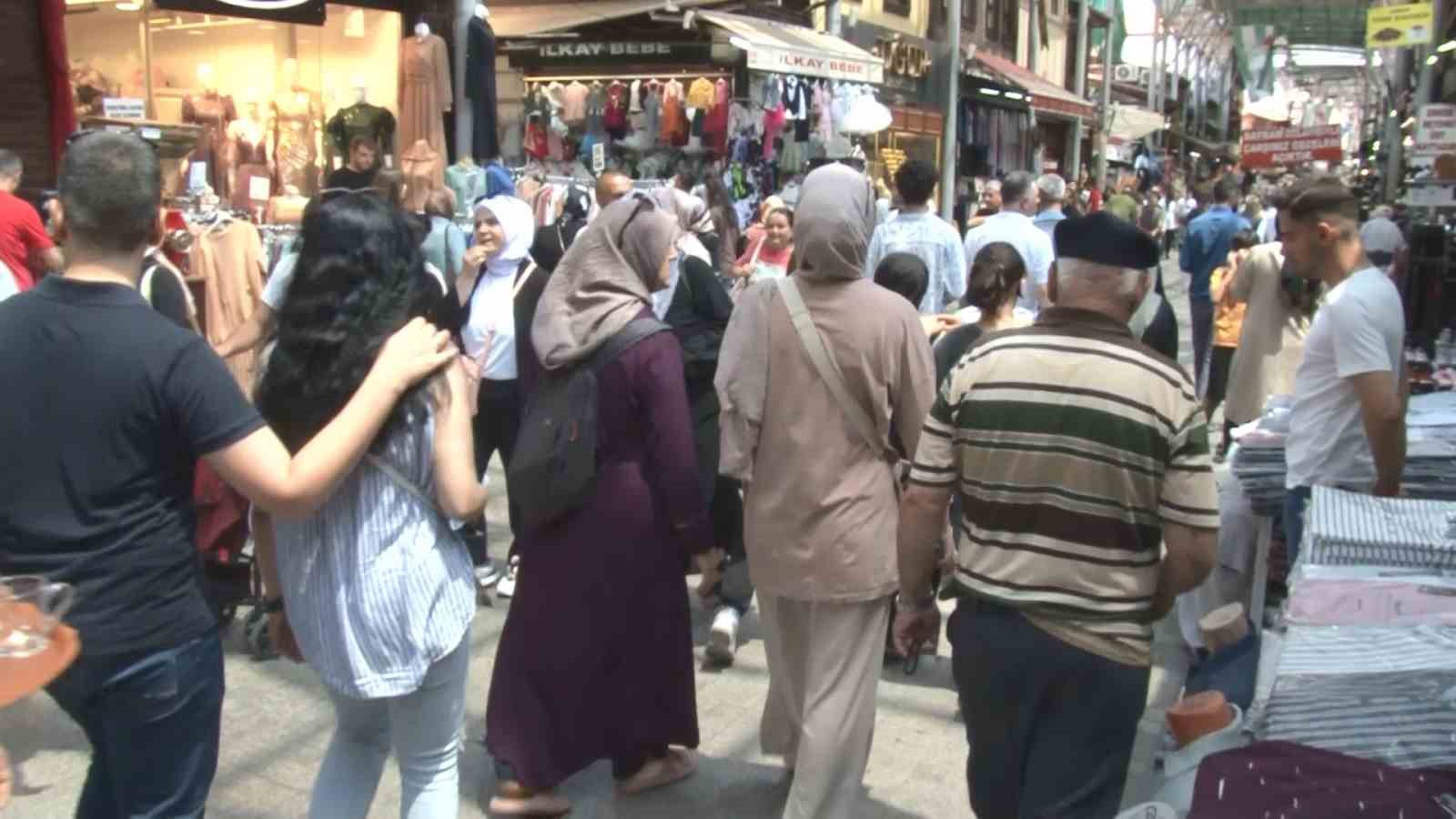 Bursa tarihi Kapalı Çarşı’da bayram yoğunluğu başladı