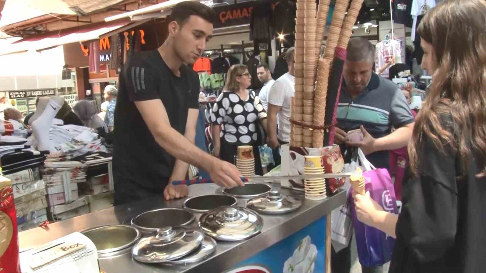 Bursa tarihi Kapalı Çarşı’da bayram yoğunluğu başladı