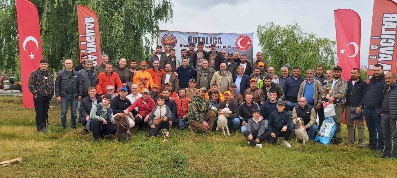 Avcı köpekler ilk sırayı almak için yarıştı