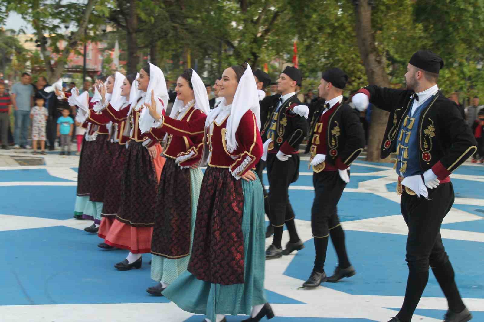 Festivalin gözdesi minik yıldızlar oldu