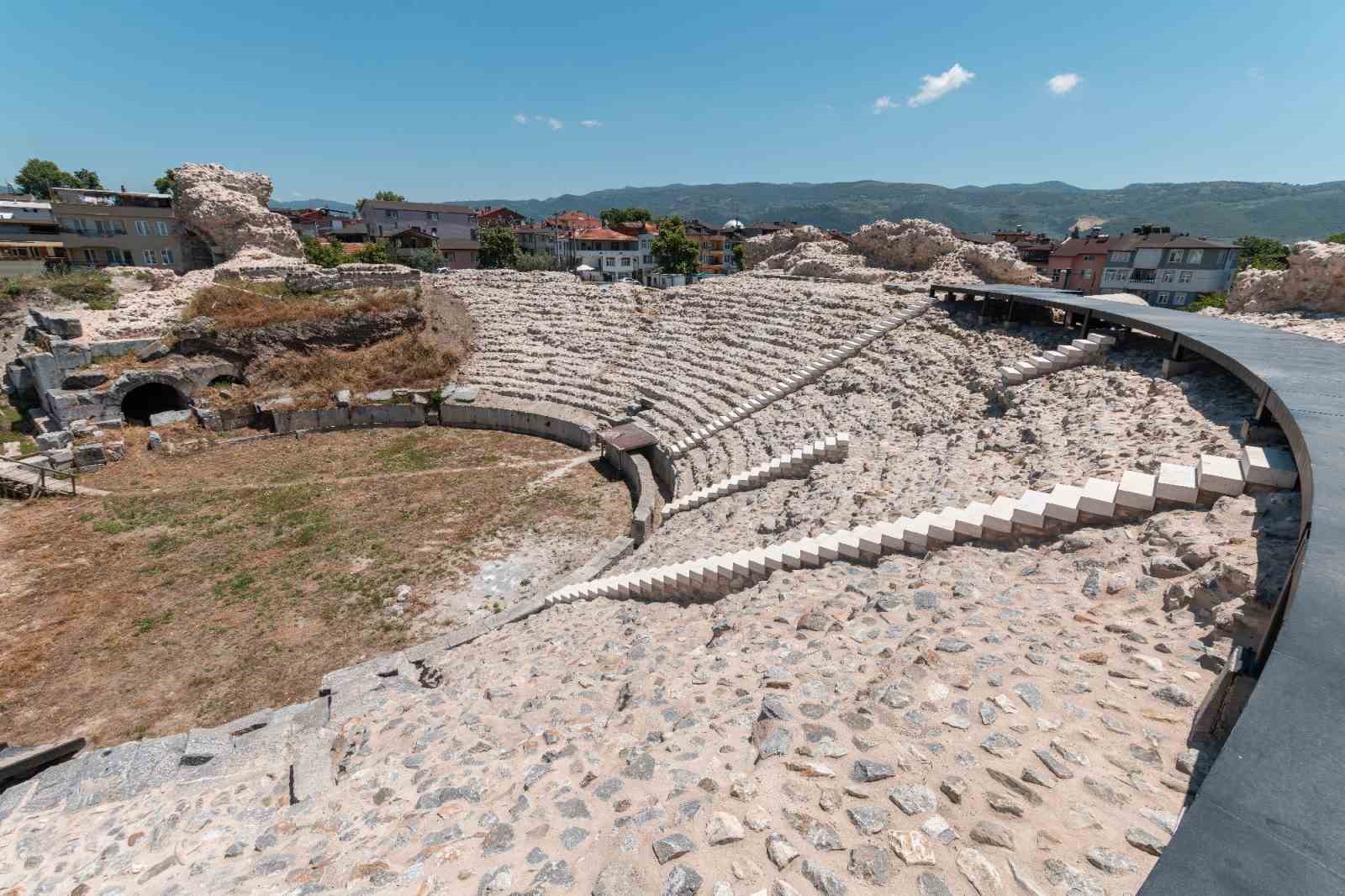 İznik Roma Tiyatrosu turizme kazandırılıyor