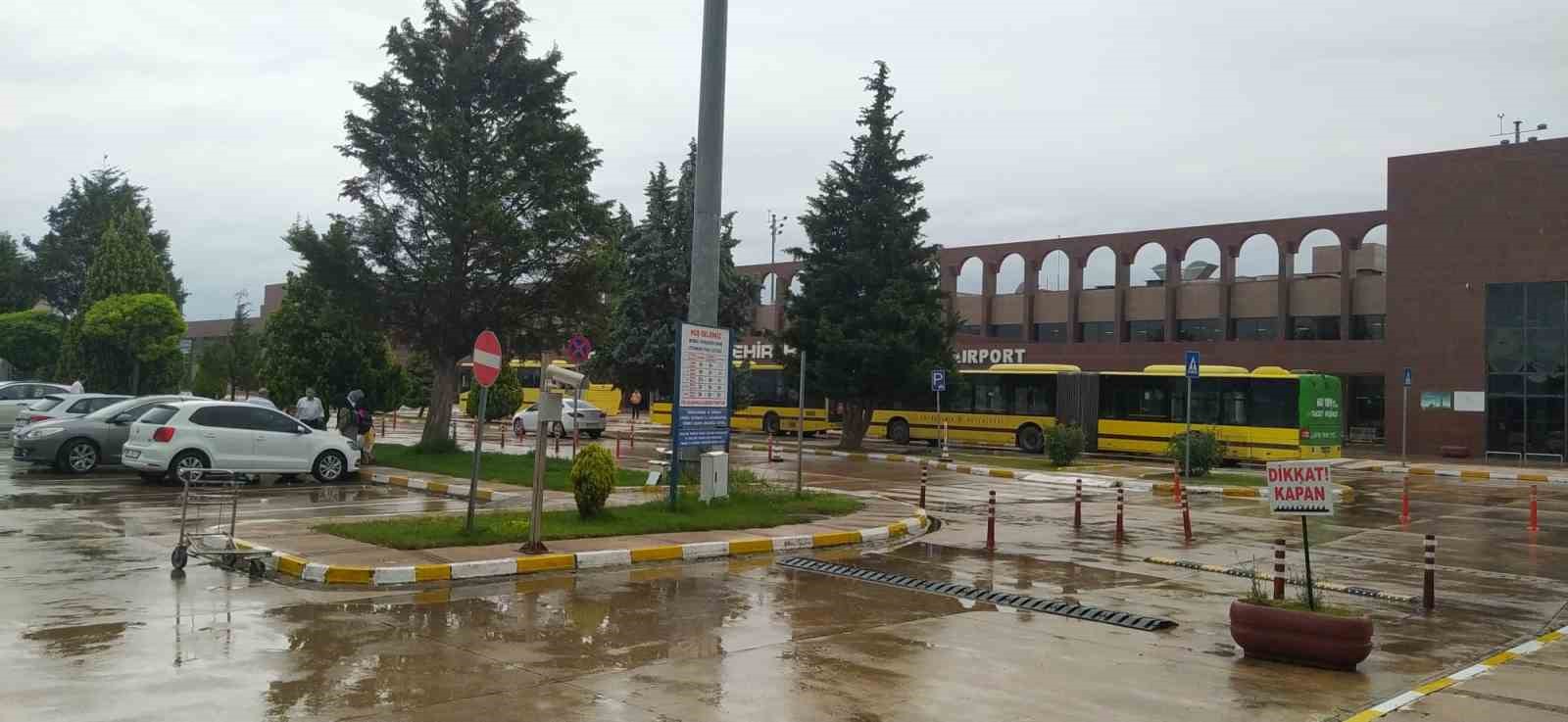 Muş seferini yapan uçak kalkmadı, yüzlerce yolcu mağdur oldu