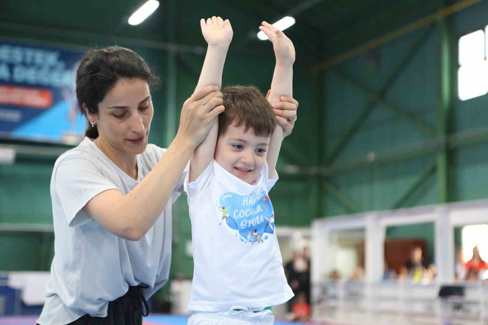 Çocuklara sporla iç içe tatil