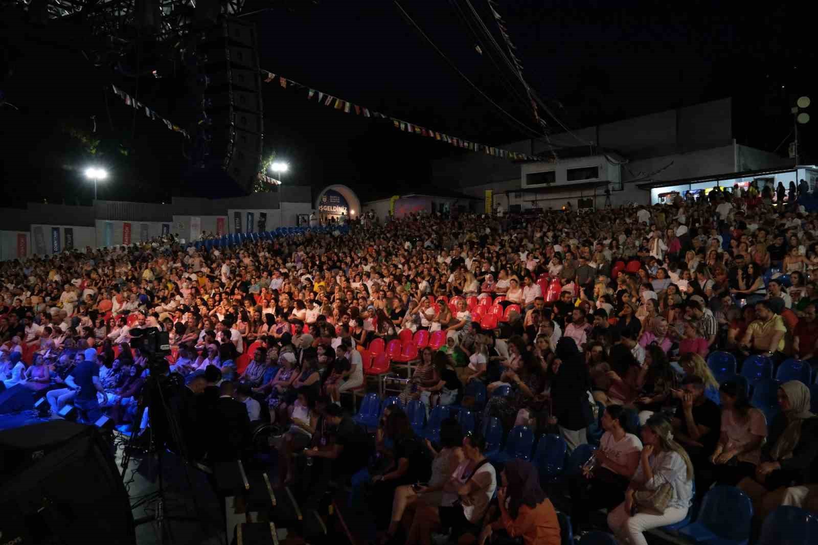 Uluslararası Bursa Festivali’nde Özcan Deniz coşkusu