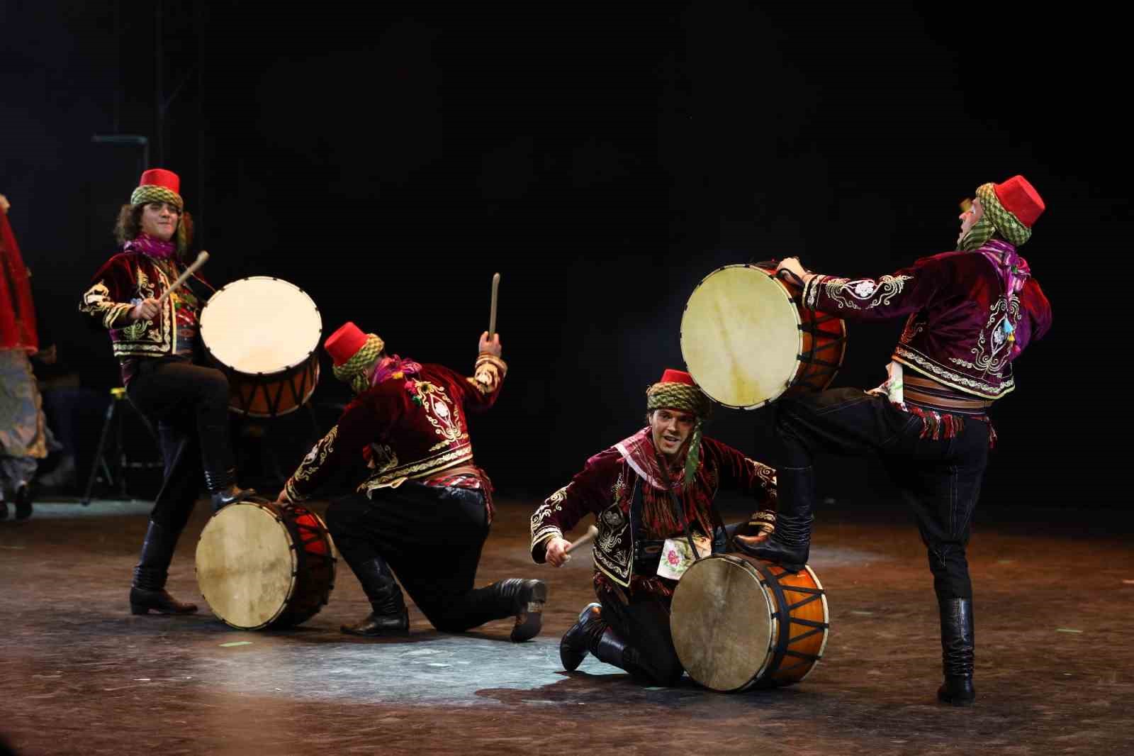 Bursa’da Karagöz Halk Dansları’ndan muhteşem final