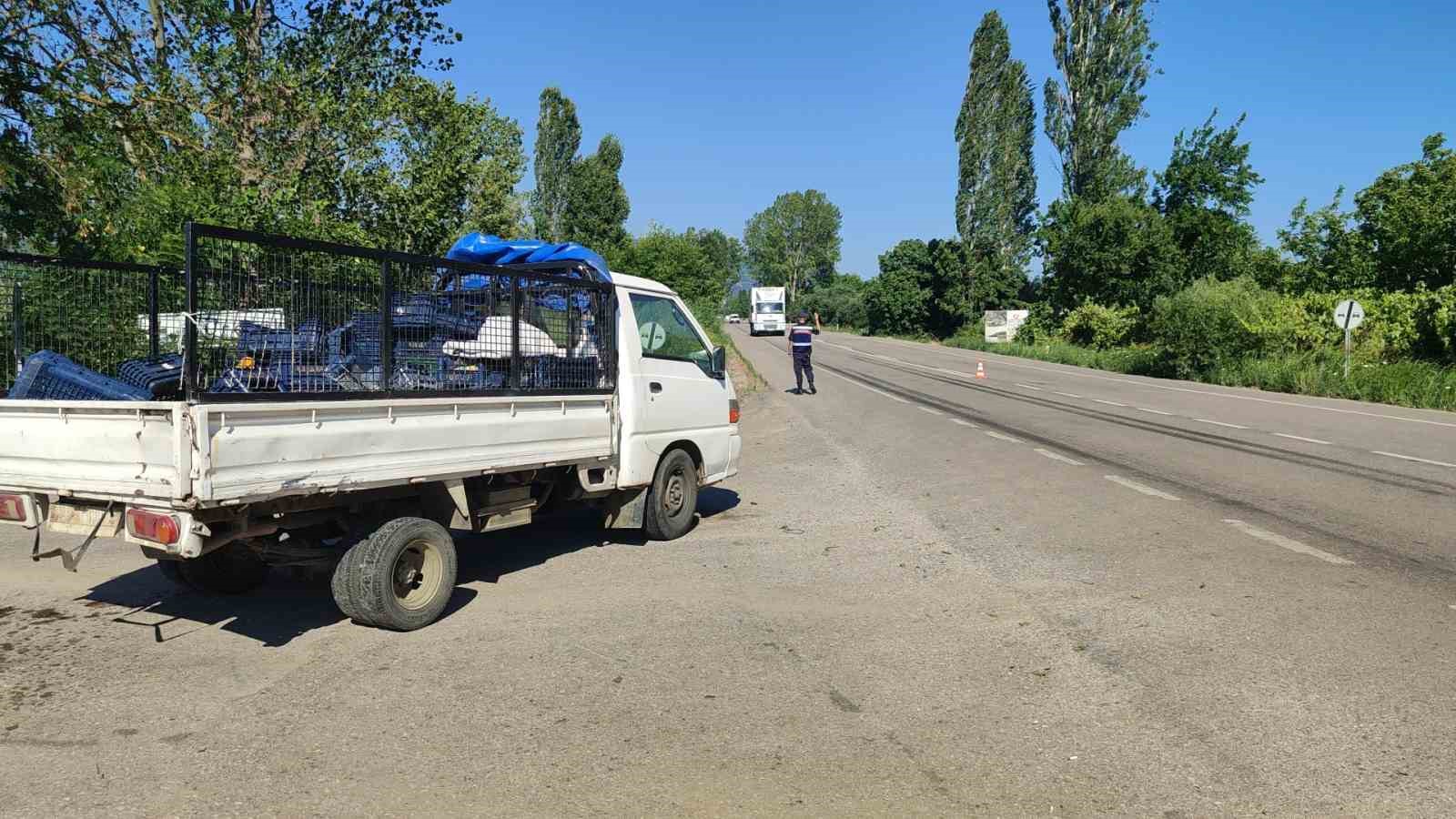 Motosiklet kamyonete çarptı, genç sürücü ağır yaralandı