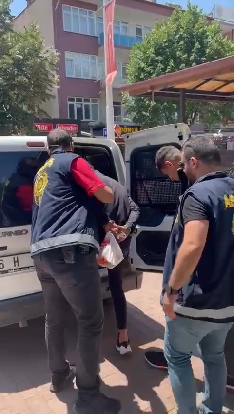 Bursa’ya gezmek için gelen aile hırsızların hedefi oldu