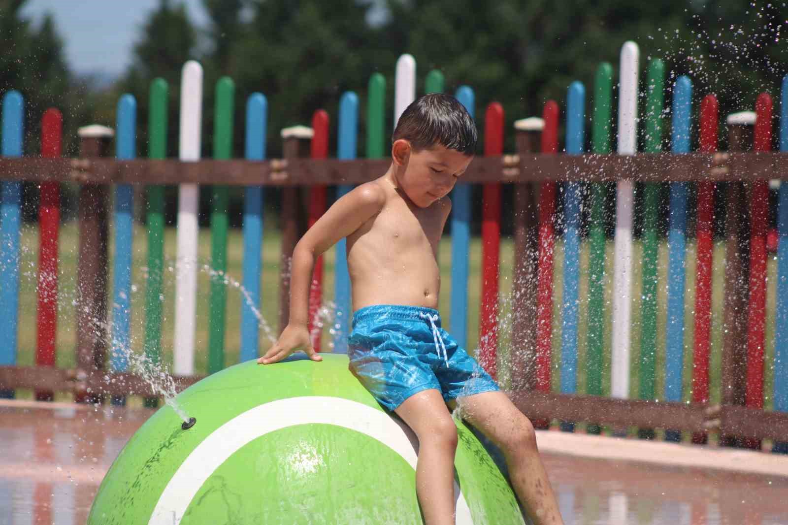 En sulu eğlence...40 derece sıcakta çocuklar hem eğlendi, hem serinledi