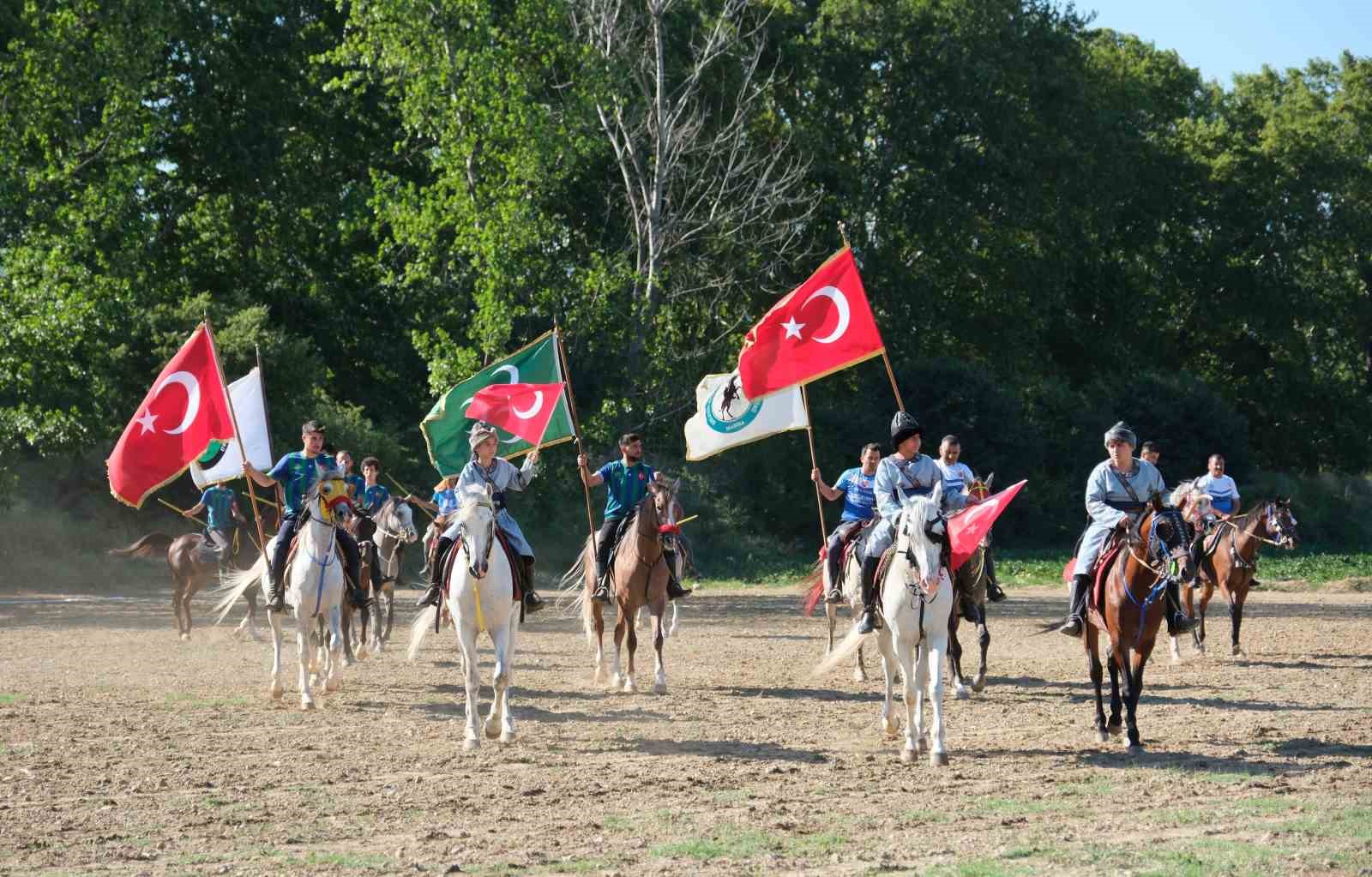 Ciritçiler 15 Temmuz şehitleri için sahaya indi