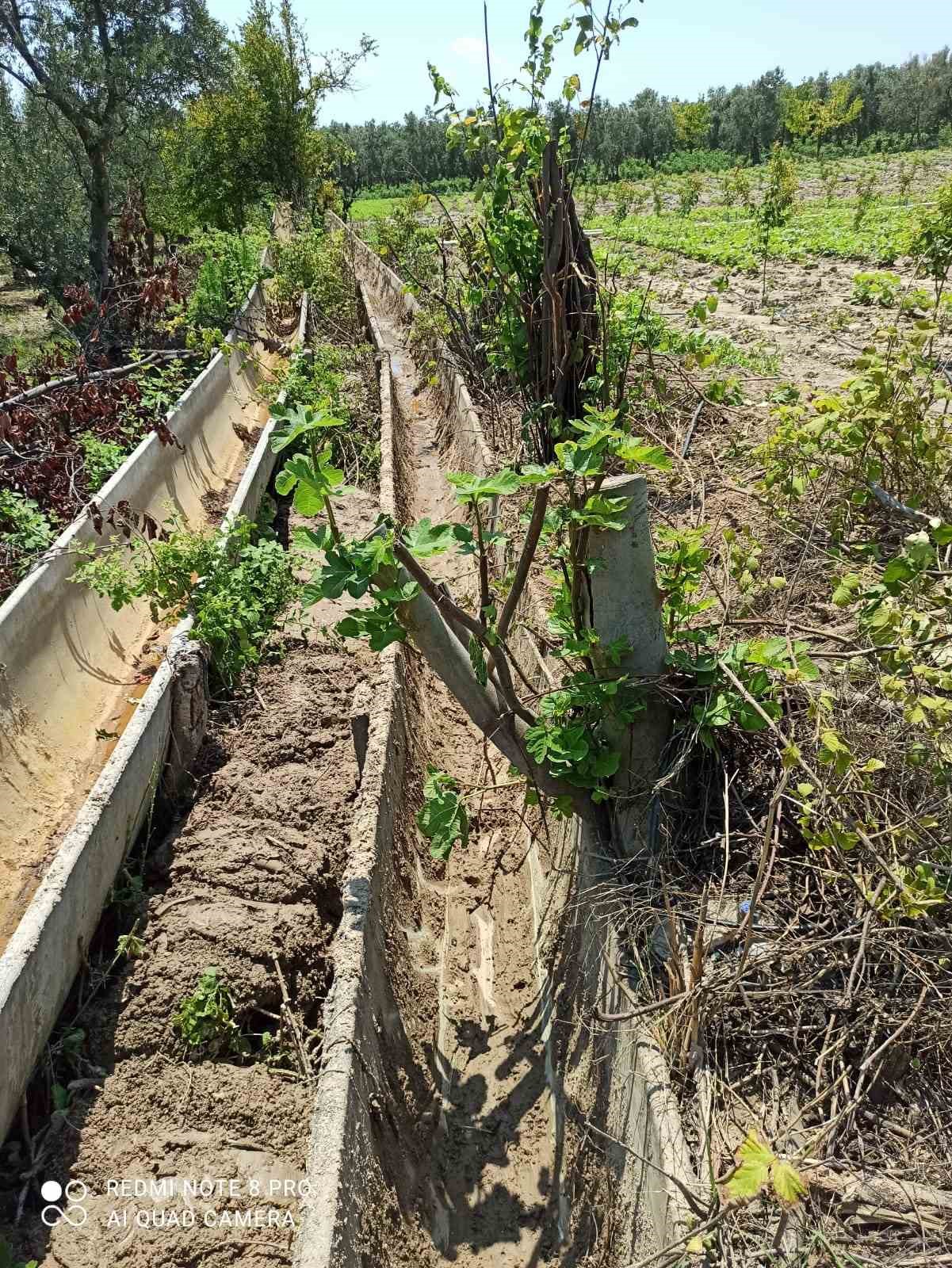 Selden etkilenen sulama kanallarında temizlik çalışmaları devam ediyor