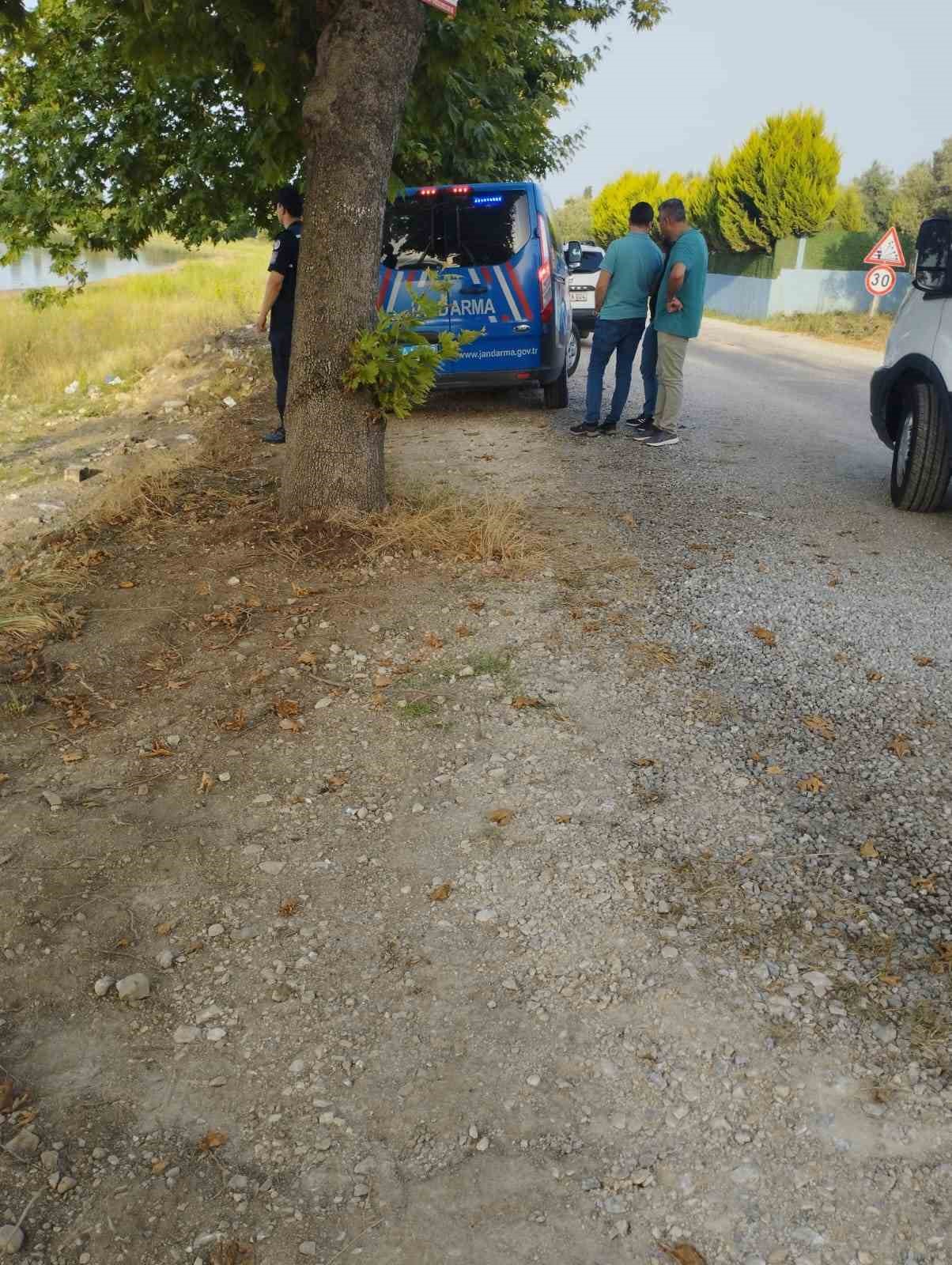 Gölün içinde patlamamış el bombası bulundu